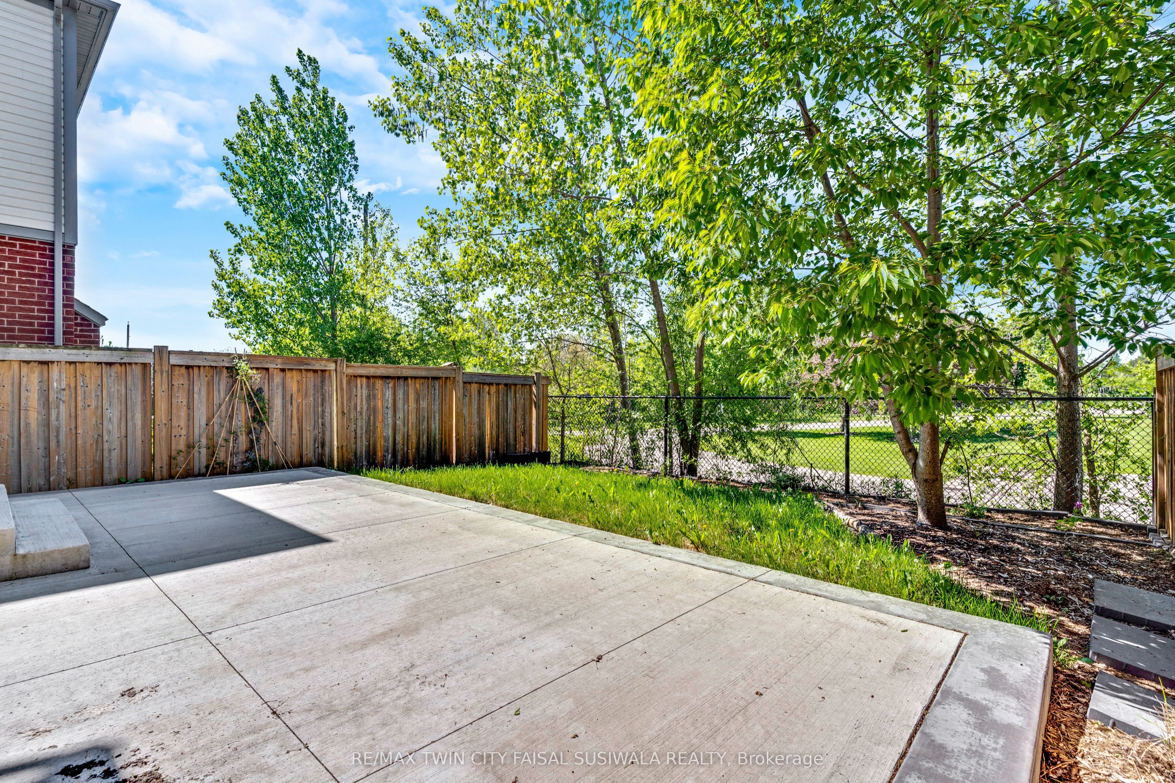 290 Apple Hill Crescent, Kitchener, ON, N2R 0E5 photo 3