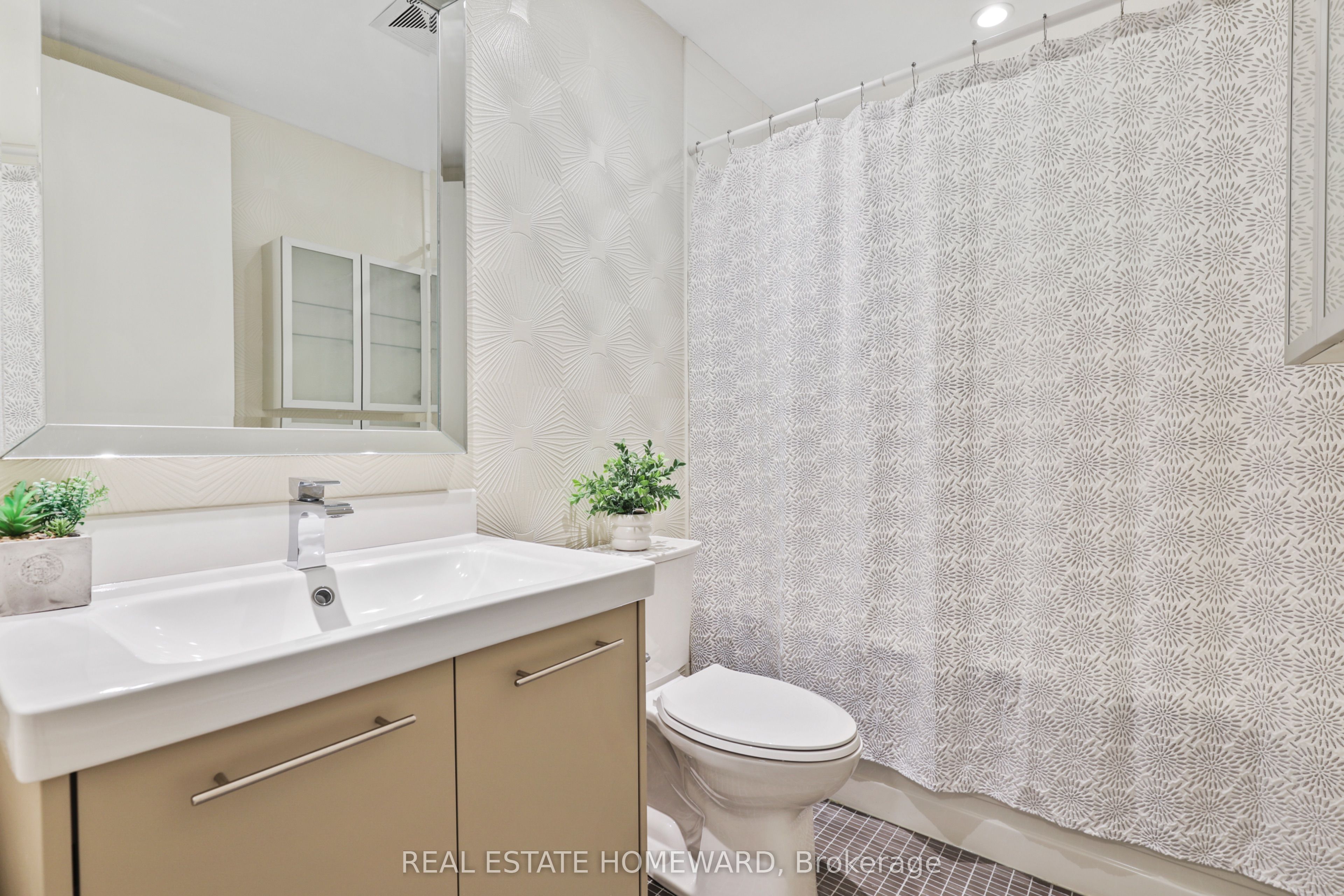 Additional image 6 of 704-533 Richmond Street W, Toronto, ON, M5V 3Y1