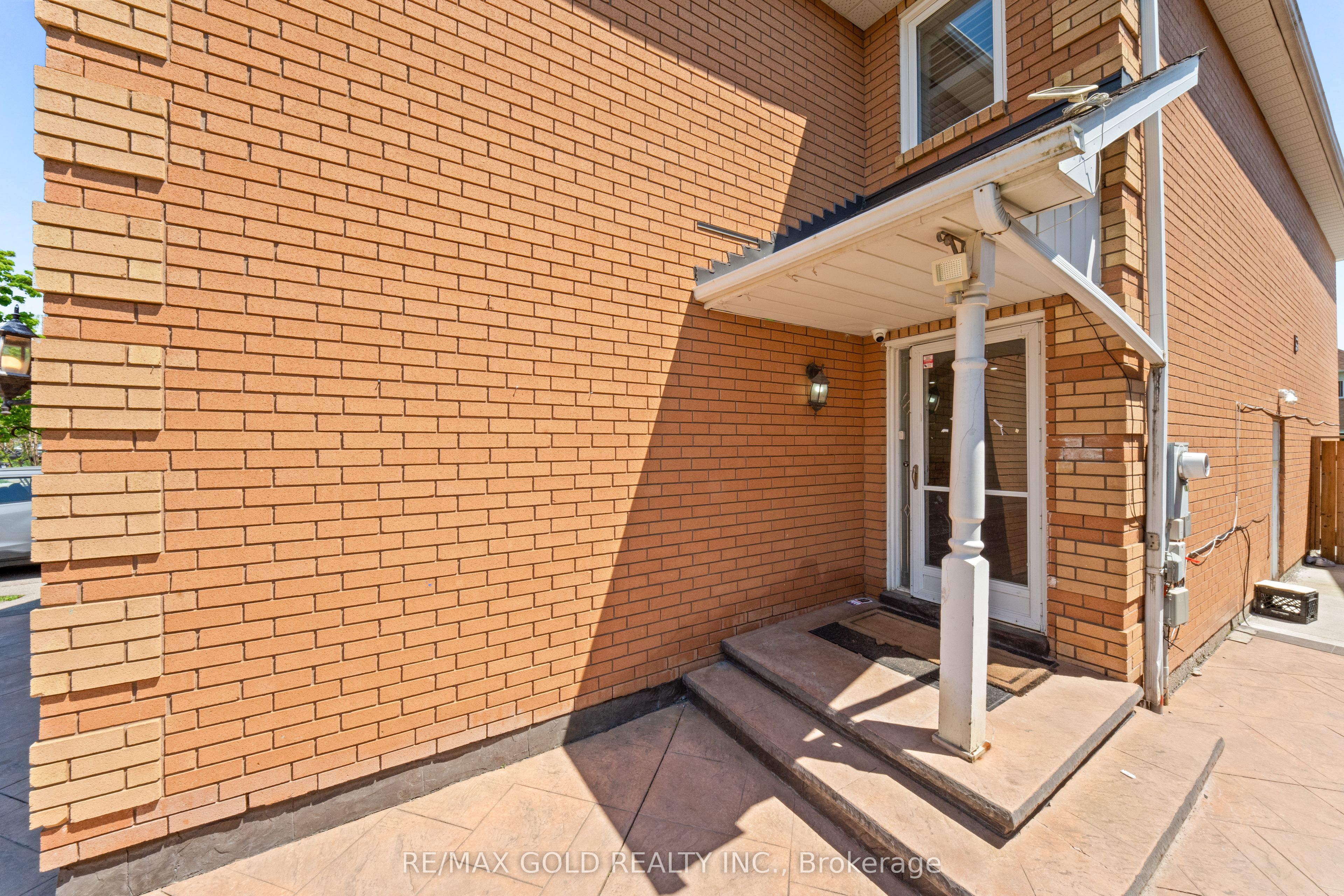 Additional image 3 of 31 Ravenscliffe Court, Brampton, ON, L6X 4N8