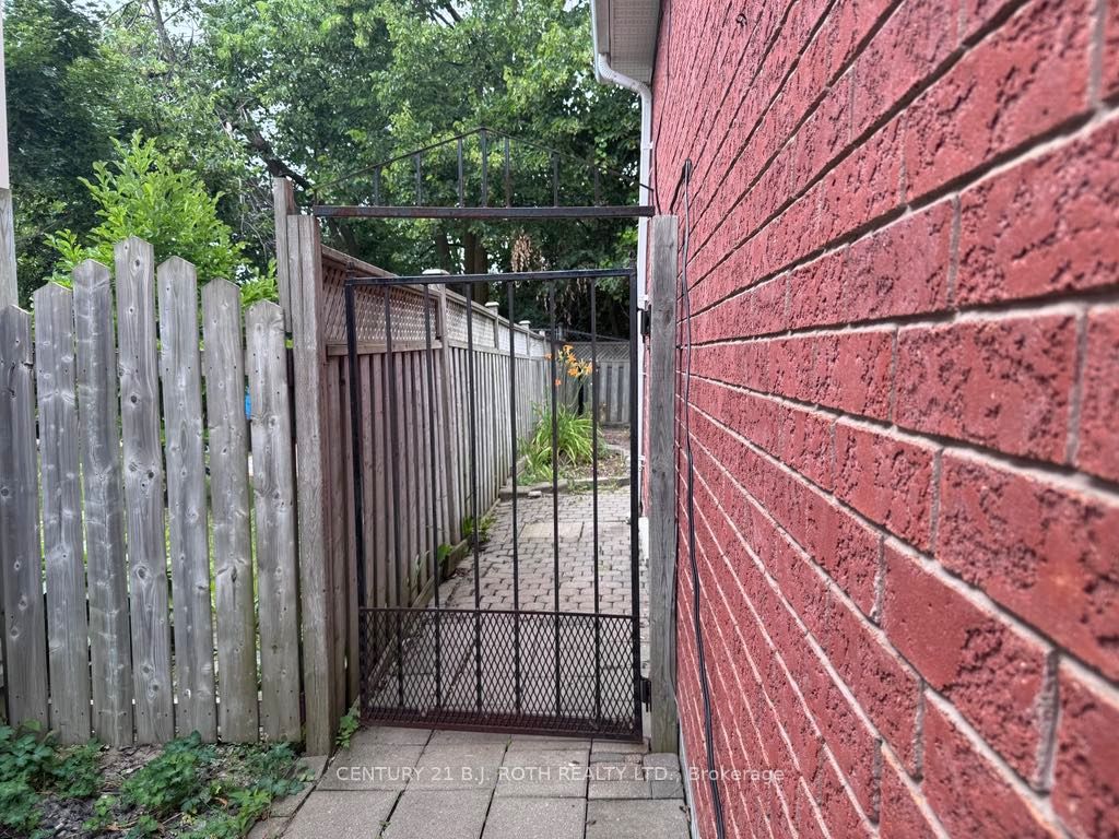 Lower-22 Mapleton Avenue, Barrie, ON, L4N 7M2 photo 2
