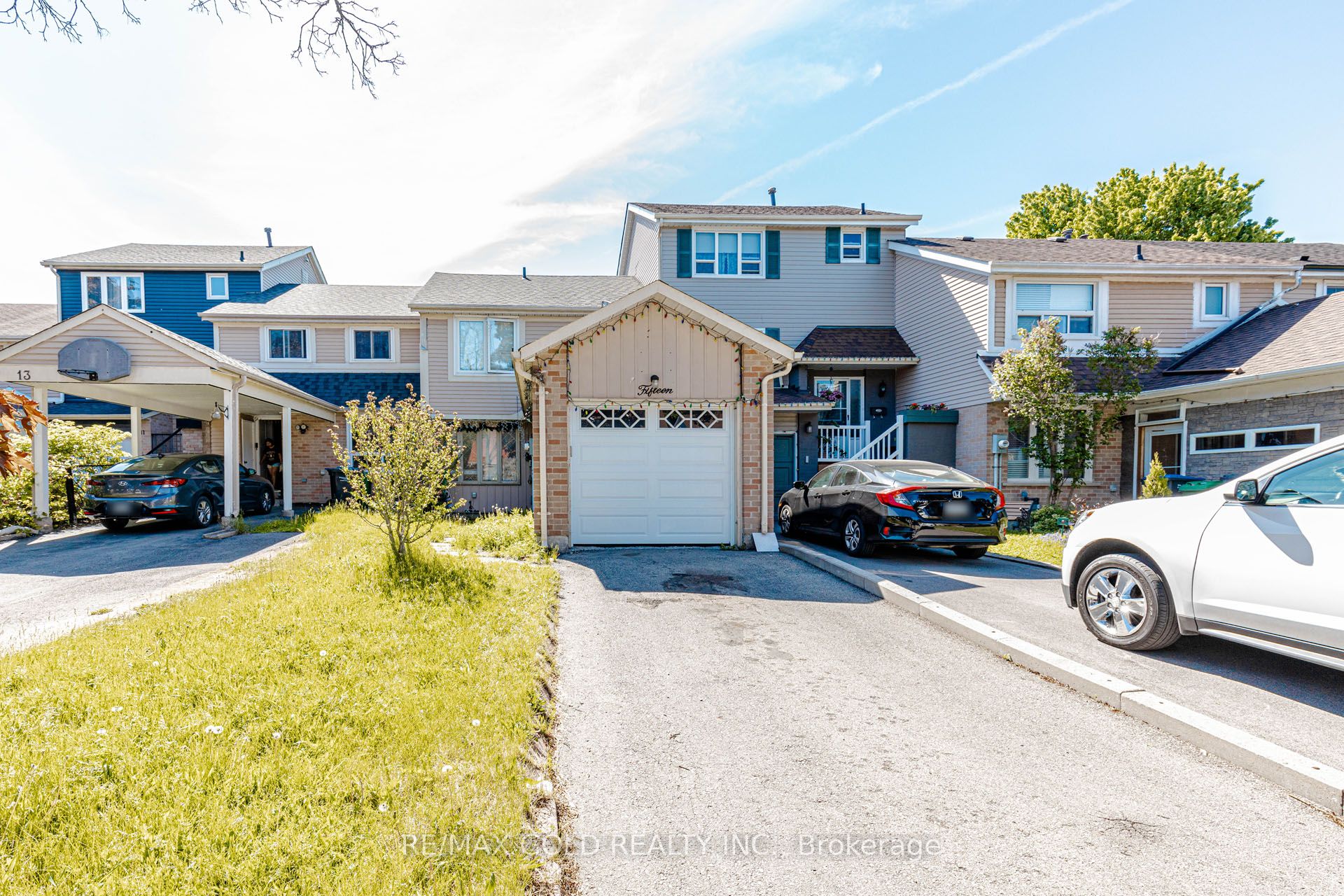 15 Courtleigh Square, Brampton, ON, L6Z 1J2 photo 3