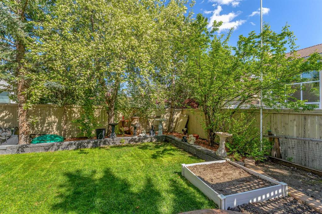 33 Edgevalley Way NW, Calgary, AB, T3A 4X7 photo 4