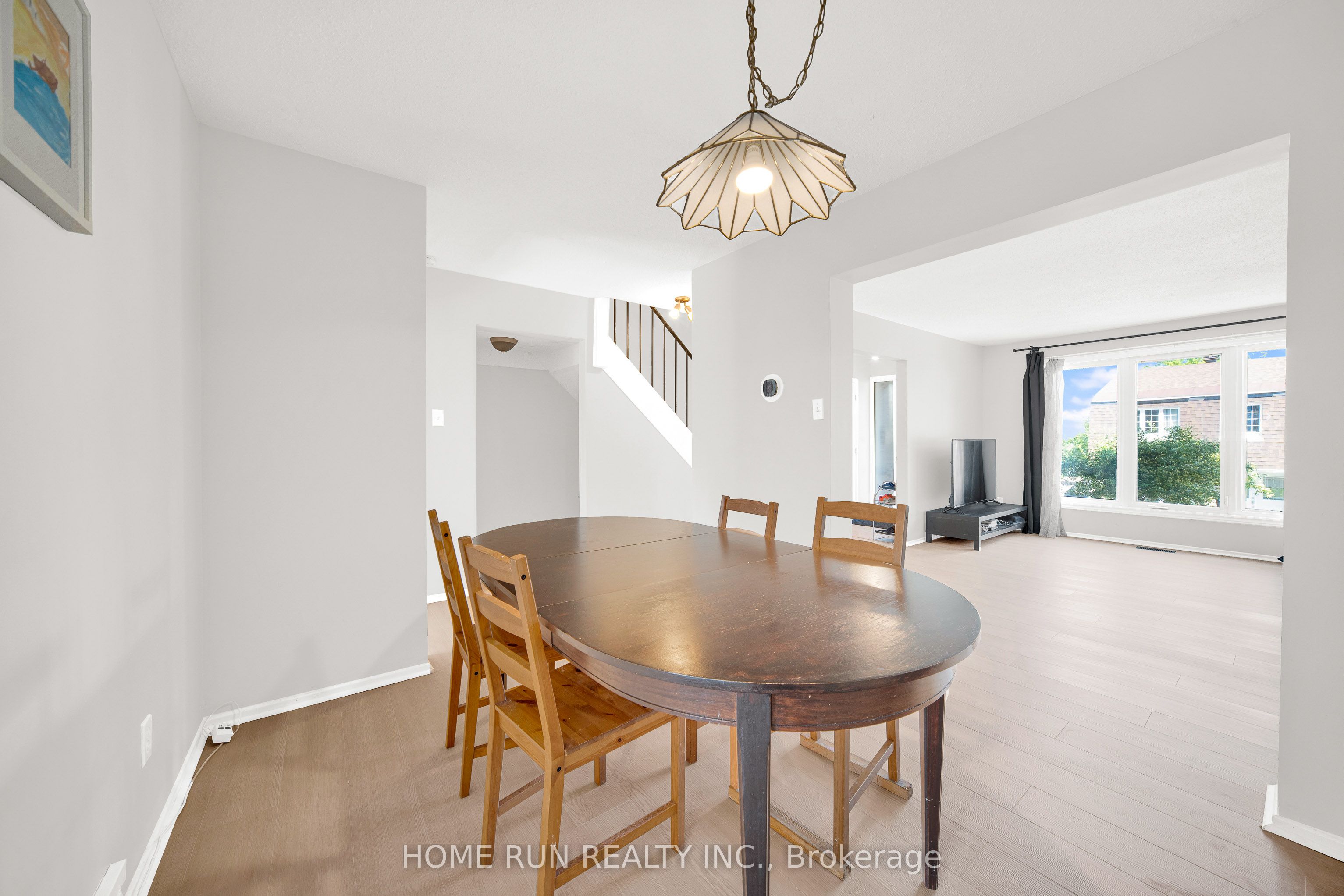 Additional image 6 of 4-2111 Montreal Road, Ottawa, ON, K1J 8M8