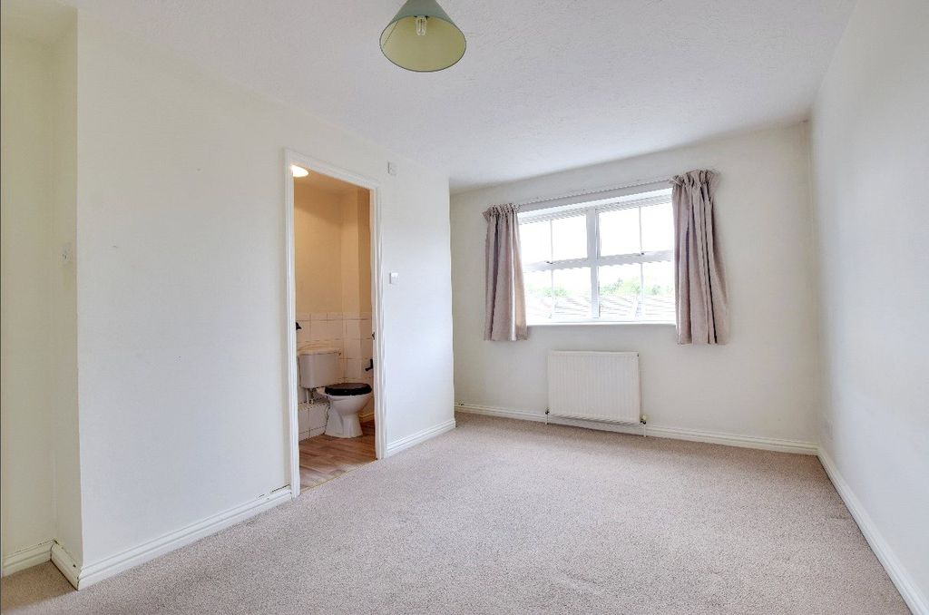 Additional image 4 of 2 bed flat for saleSalters Close, Rickmansworth, Hertfordshire WD3
