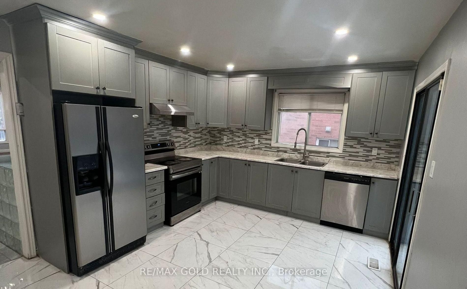 43 Moore Street, Brampton, ON, L6X 1V2 photo 3