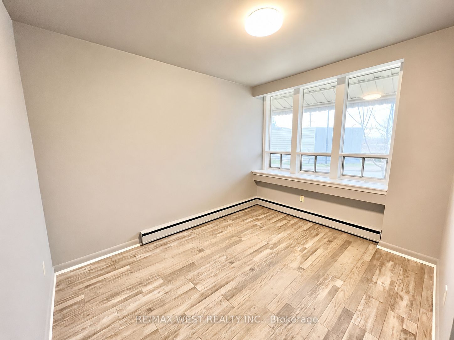 Additional image 2 of 55 John Street, Thorold, ON, L2V 2S7
