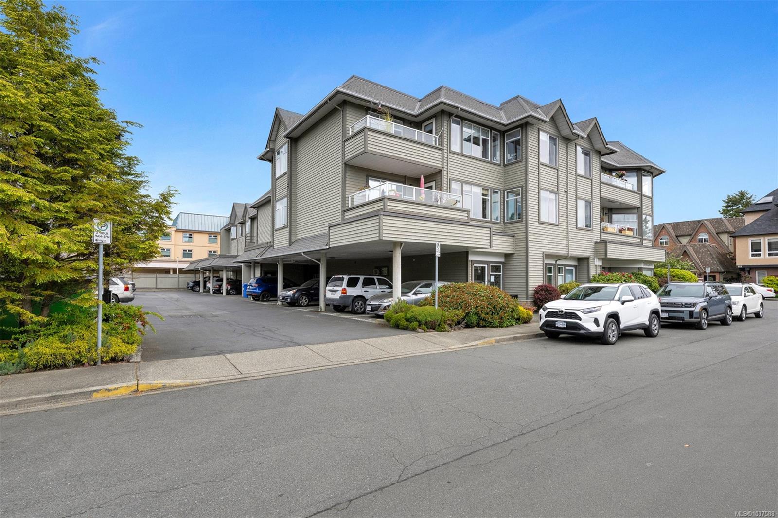 #204-9710 Second Street, Sidney, BC, V8L 3C4 photo 3