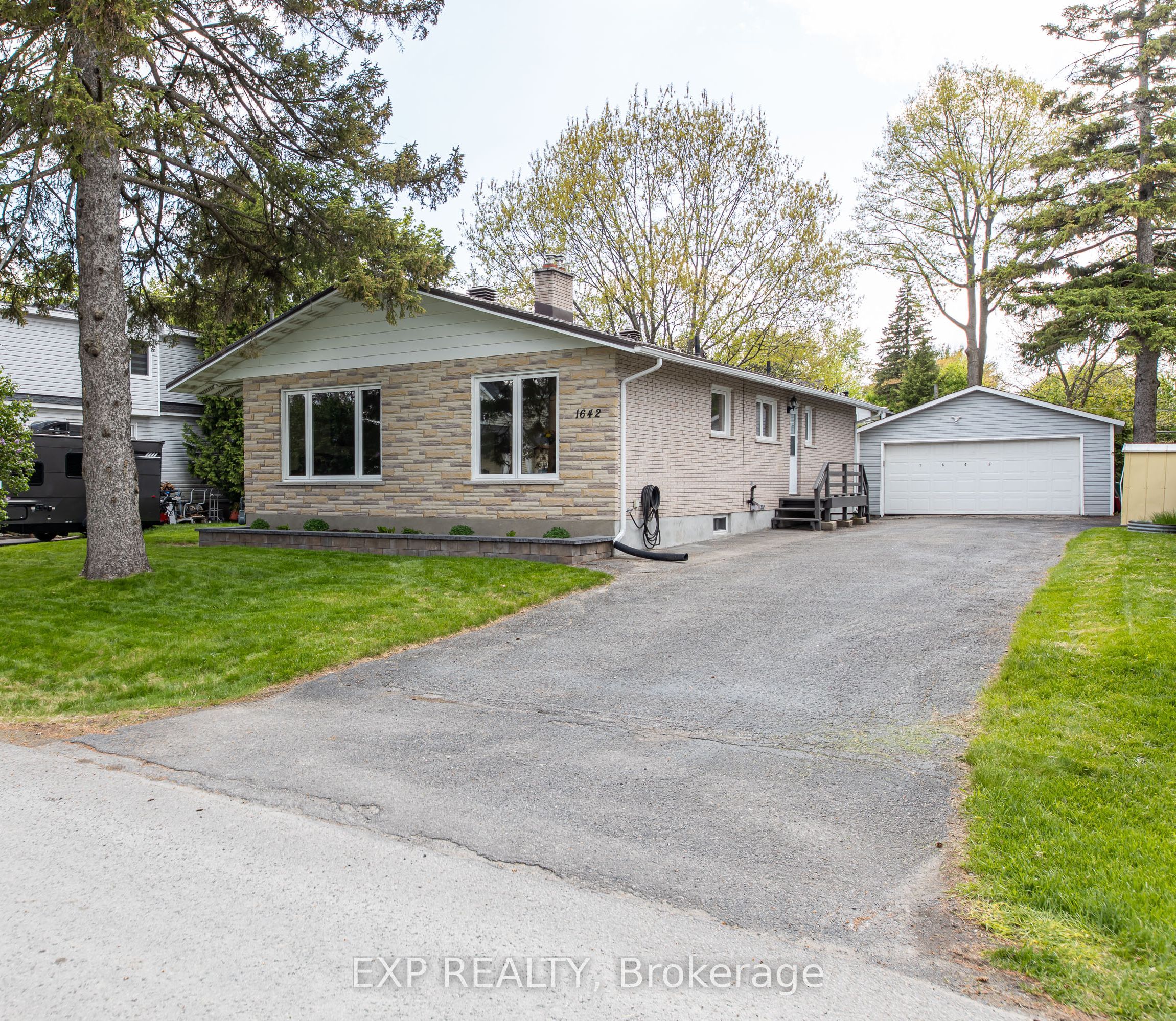 1642 Valmarie Avenue, Ottawa, ON, K2C 1W1