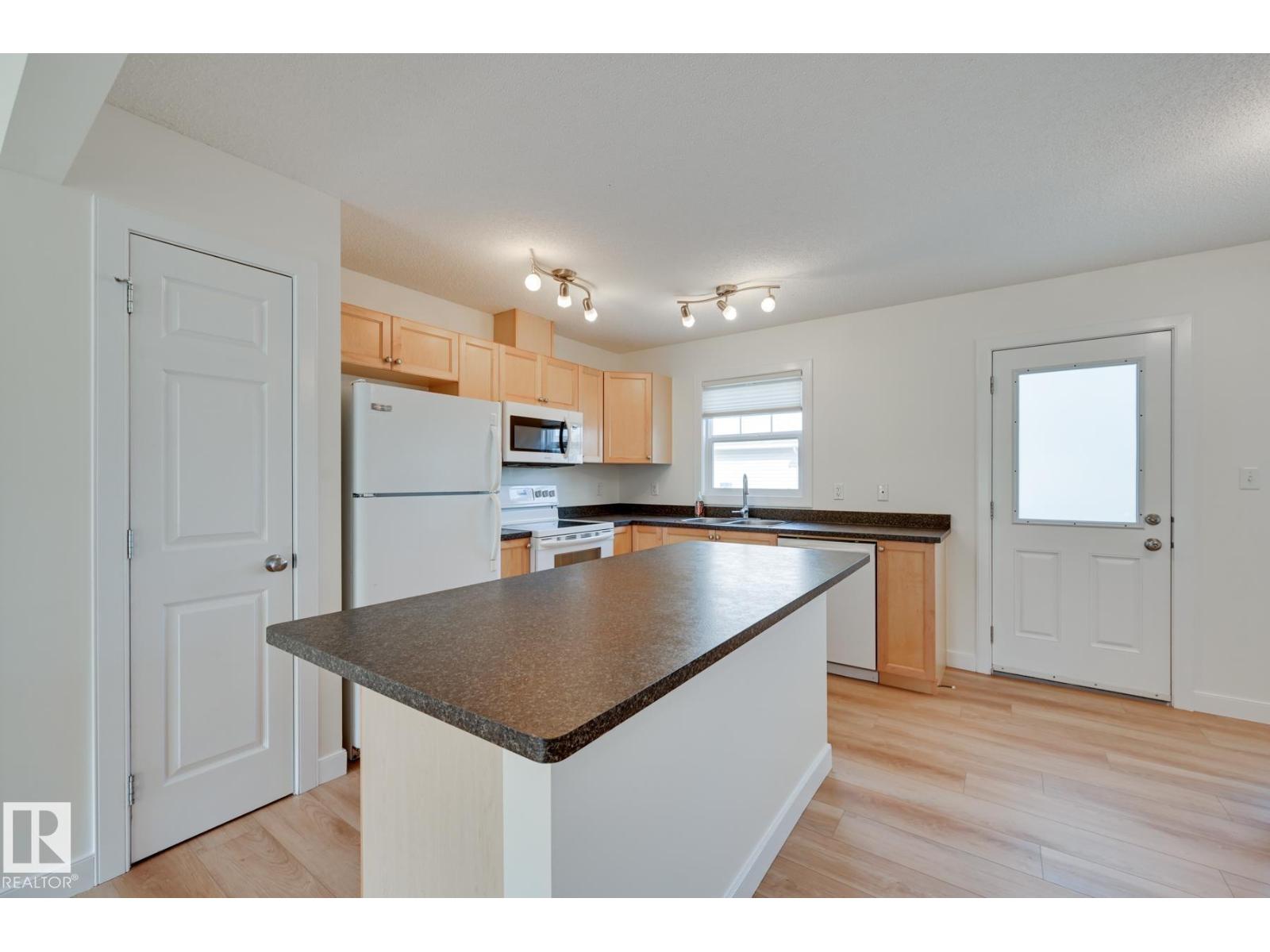 38-6032 38 Avenue NW, Edmonton, AB, T6L0A4 photo 3
