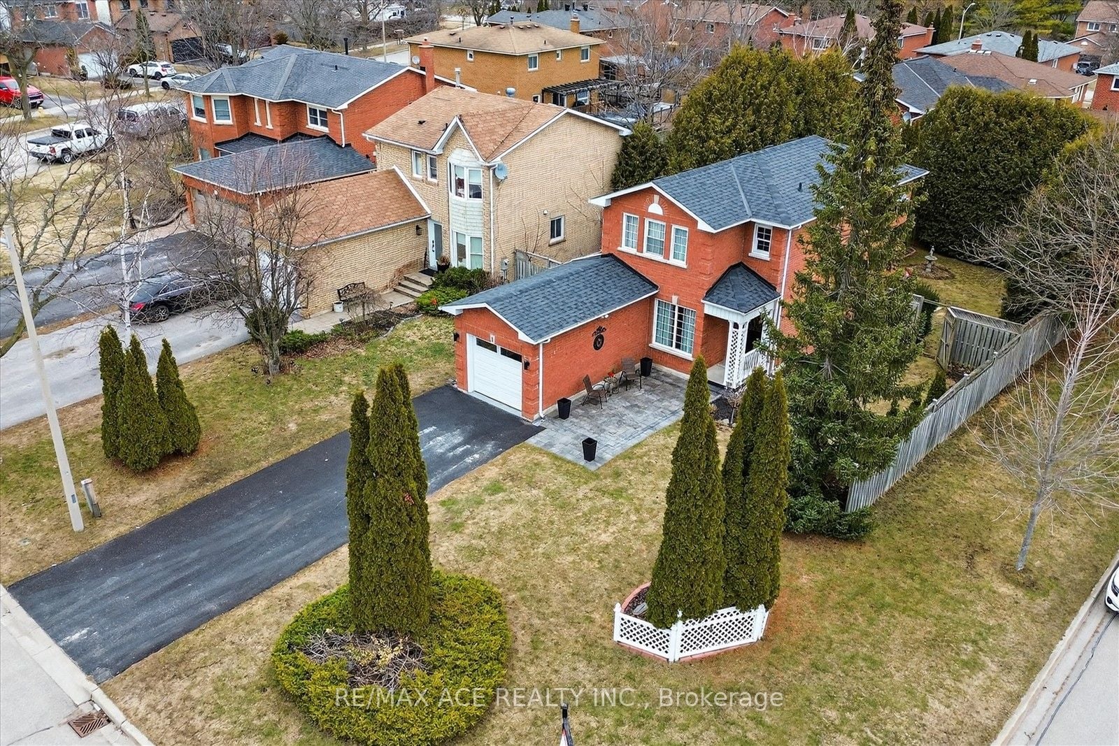 1 Aldcroft Crescent, Clarington, ON, L1C 4P2 photo 3