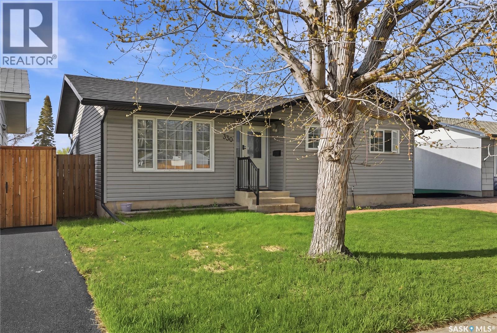 330 Devonshire Crescent, Saskatoon, SK, S7L5V8 photo 2