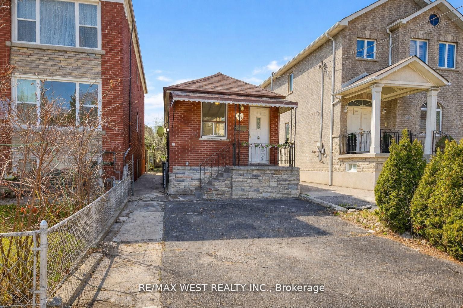 538 Mcroberts Avenue, Toronto, ON, M6E 4R6