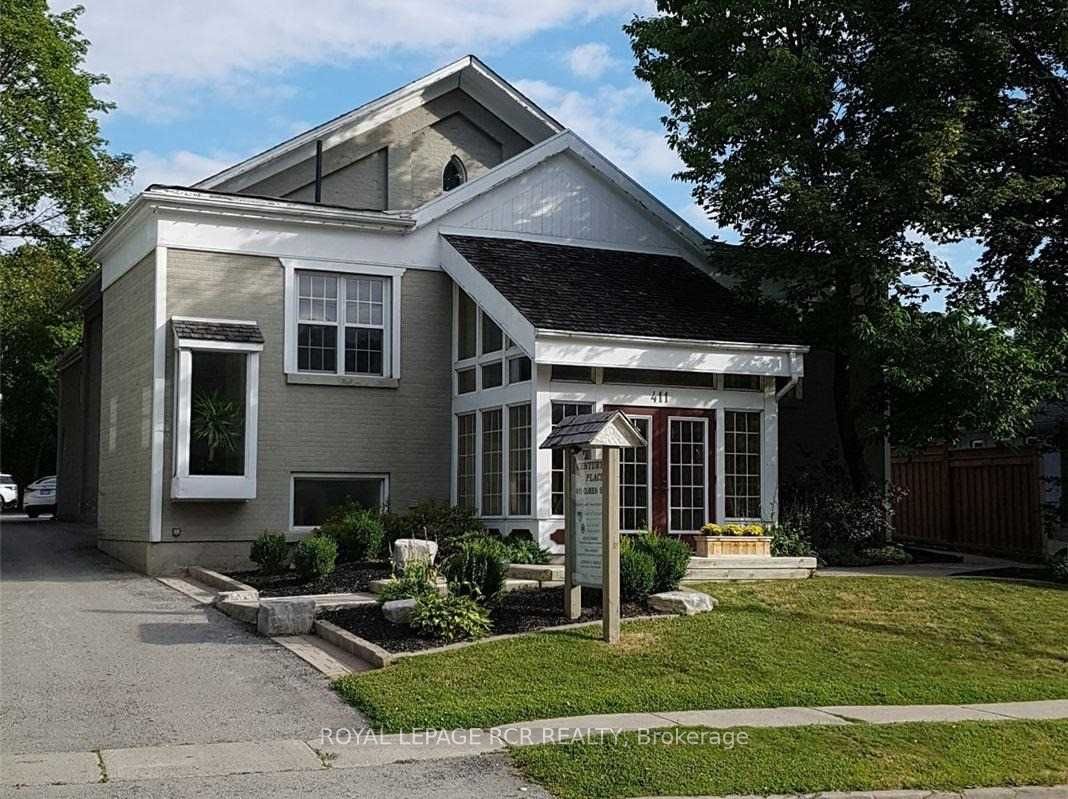 Upper #1-411 Queen Street, Newmarket, ON, L3Y 2G9