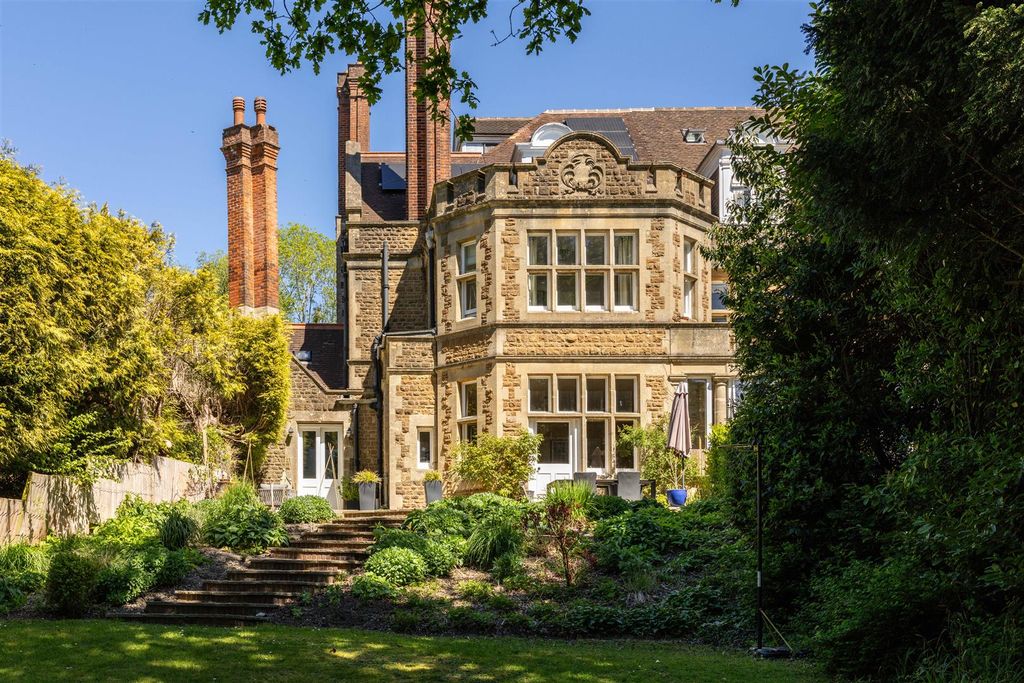 5 bed property for saleGatton Road, Reigate RH2