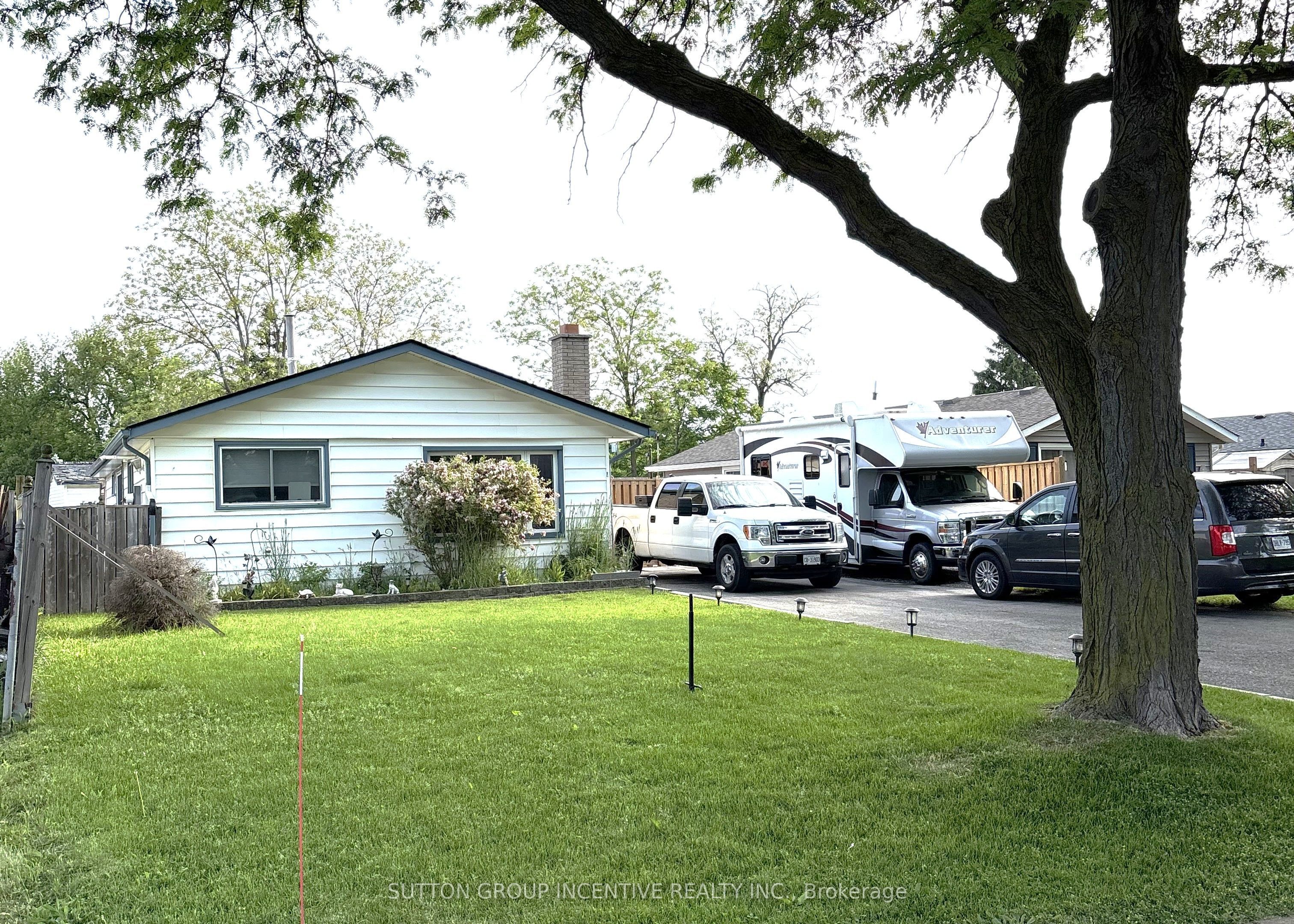 5 Lanark Crescent, St. Catharines, ON, L2M 6E1