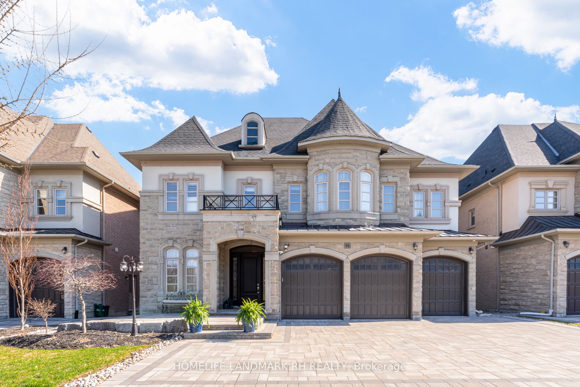 15 Finesse Court, Richmond Hill, ON, L4E 0W7
