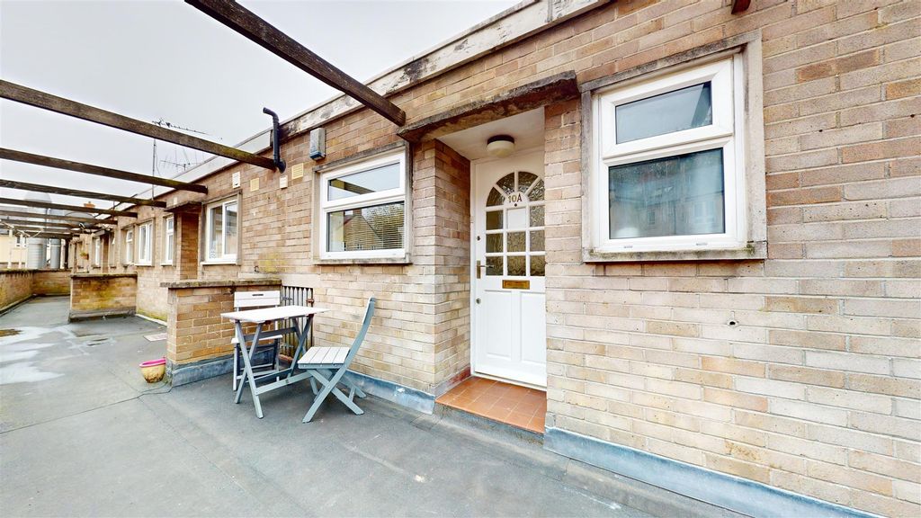 2 bed flat for saleFortescue Road, Radstock BA3