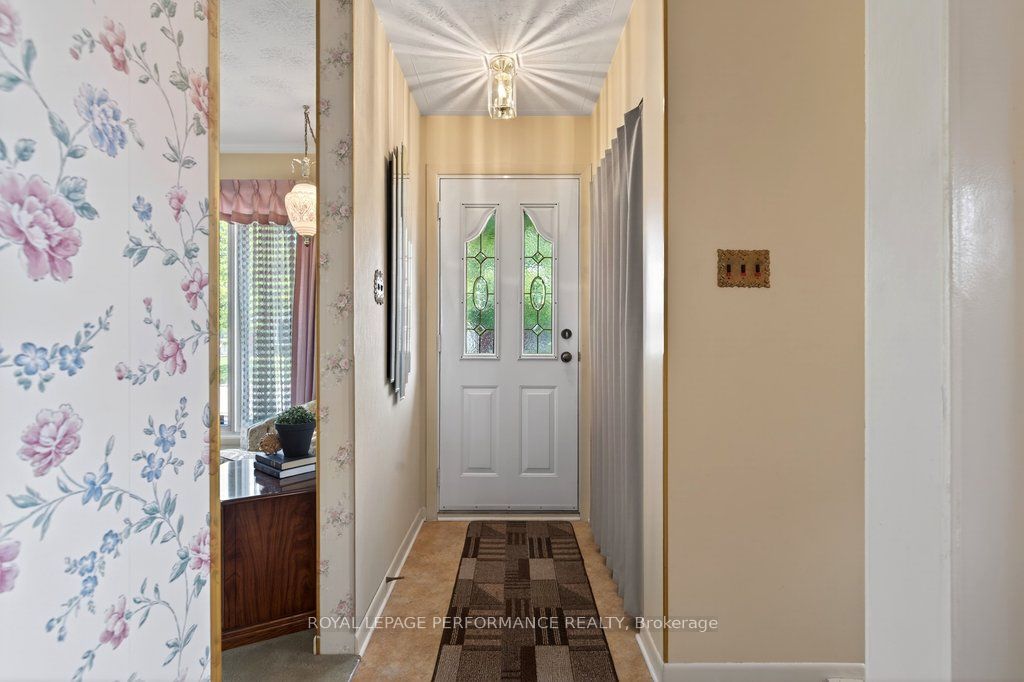 Additional image 3 of 2184 Melfort Street, Ottawa, ON, K1G 1H7