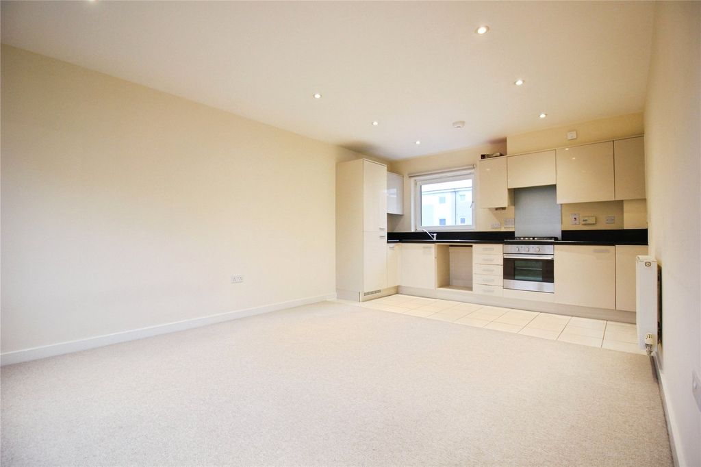 2 bed flat for saleHavergate Way, Reading RG2 photo 2