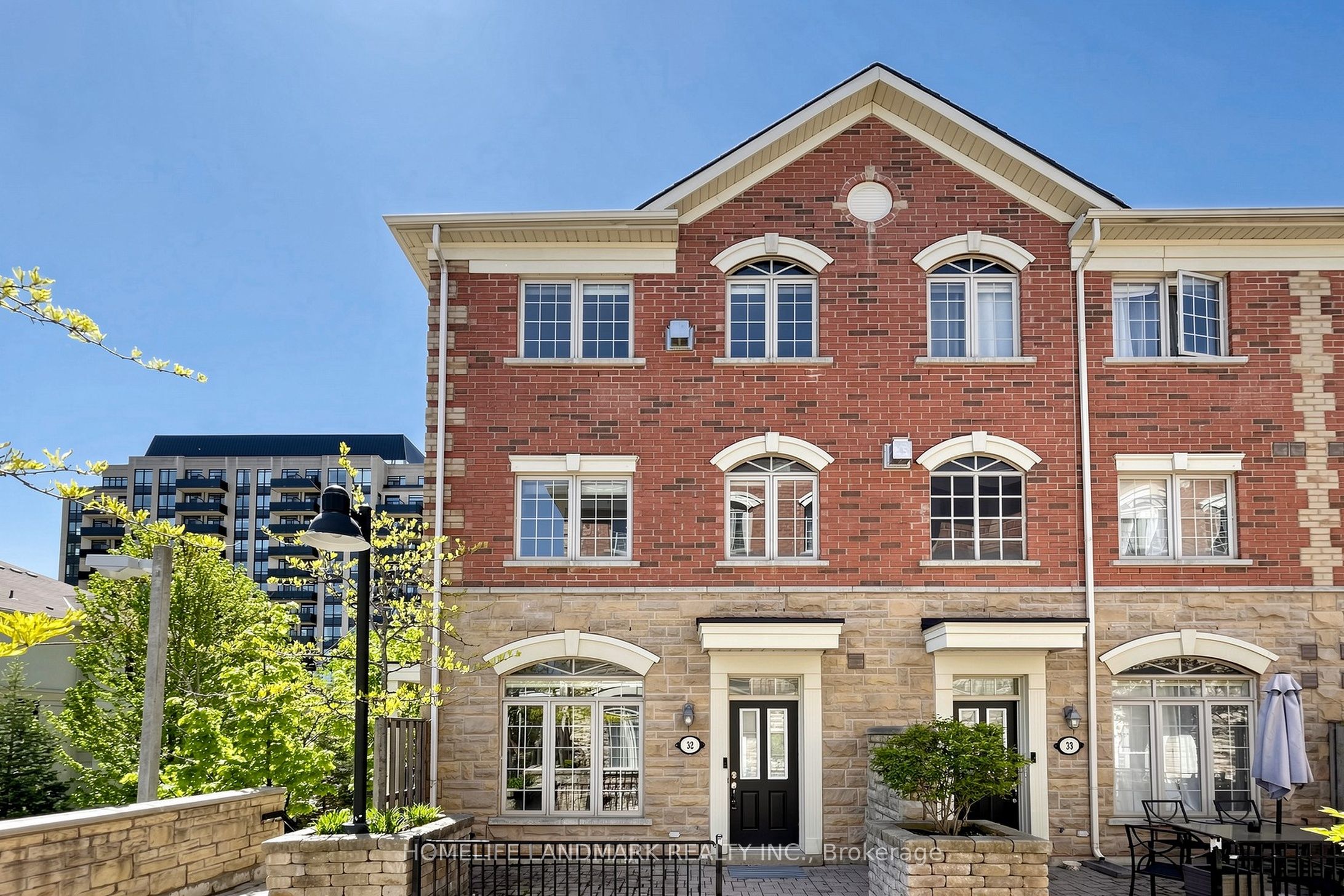 32-8 Brighton Place, Vaughan, ON, L4J 0E3