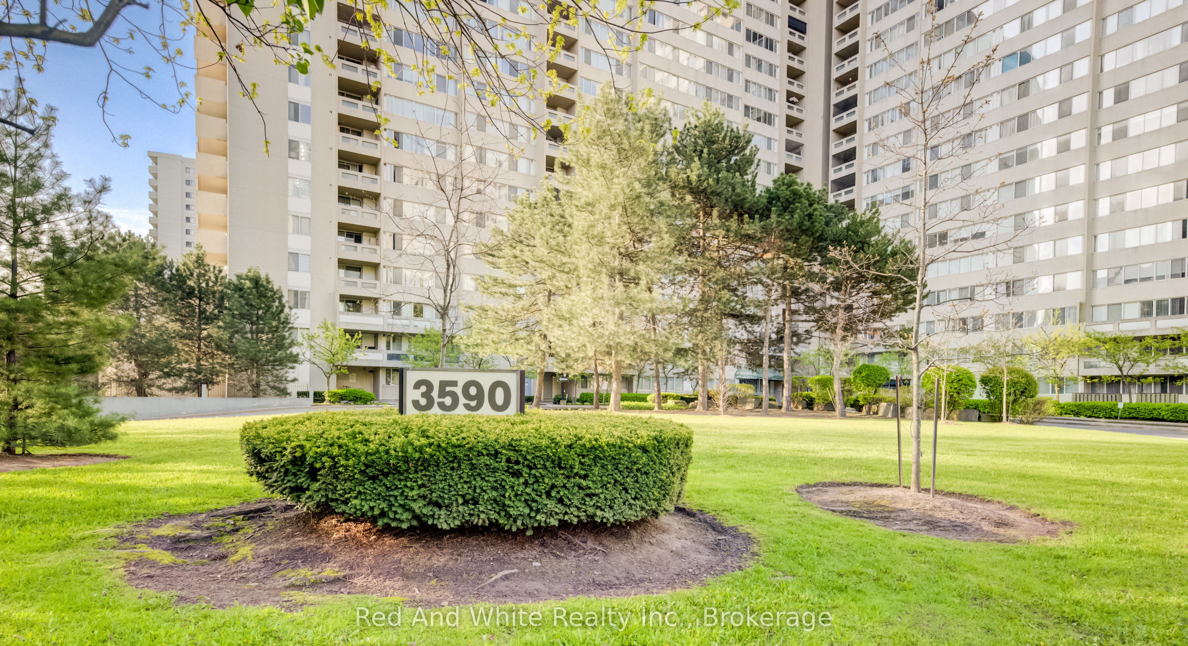 2013-3590 Kaneff Crescent, Mississauga, ON, L5A 3X3 photo 2