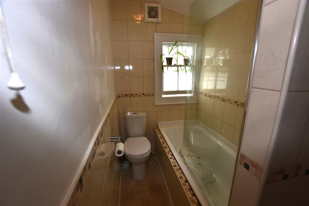 Additional image 5 of 4 bed flat for saleFore Street, Redruth TR15