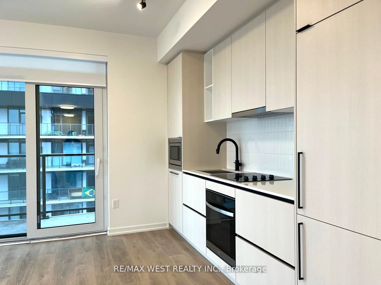2103-10 Graphophone Grove, Toronto, ON, M6H 0E5 photo 2