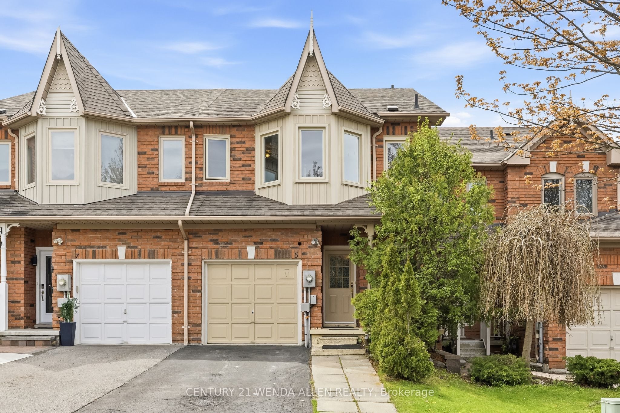 5 Jays Drive, Whitby, ON, L1R 2P5