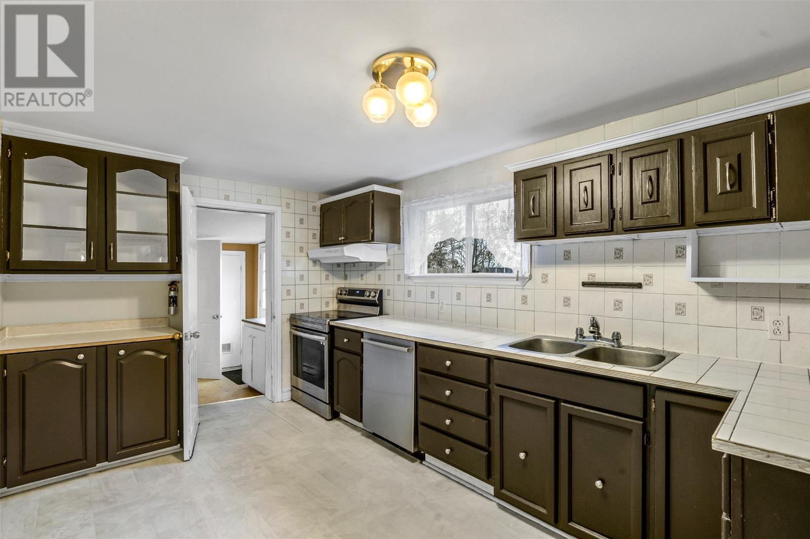 64 Flower Hill, St Johns, NL, A1C4M2 photo 2