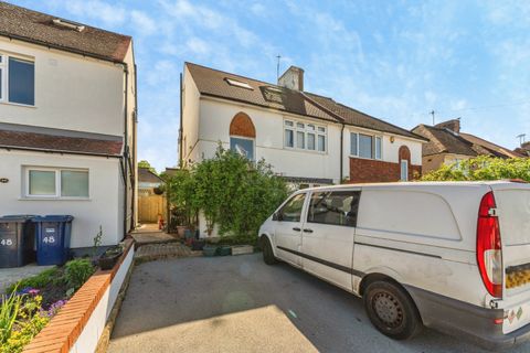 Brookfield Avenue, London NW7