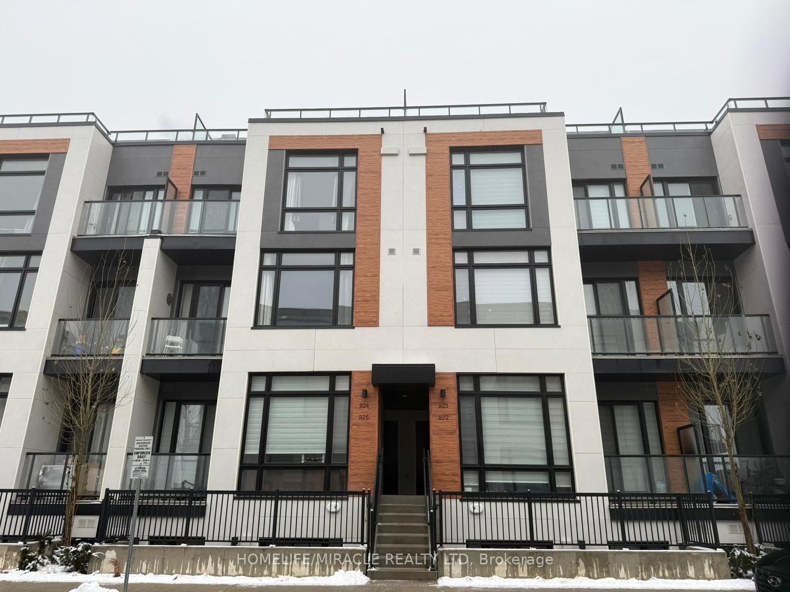 924-2 Steckley House Lane, Richmond Hill, ON, L4S 0N4