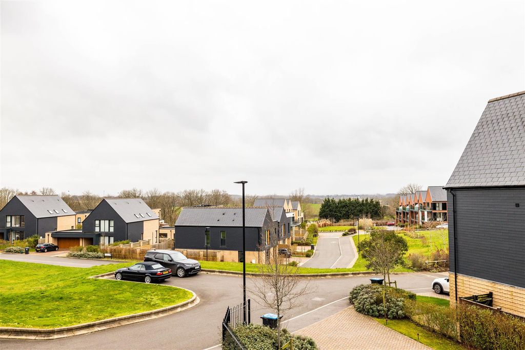 Additional image 25 of 4 bed link detached house for saleHawthorn Way, Redhill RH1