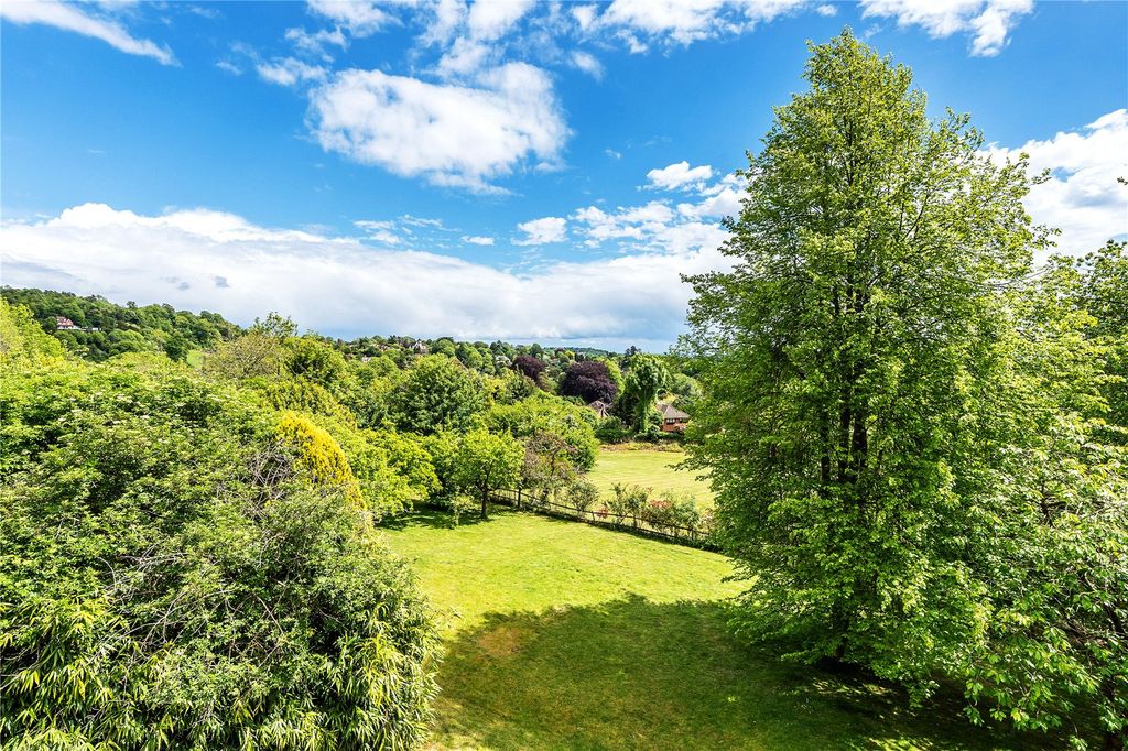 6 bed detached house for saleReigate Hill, Reigate, Surrey RH2 photo 4