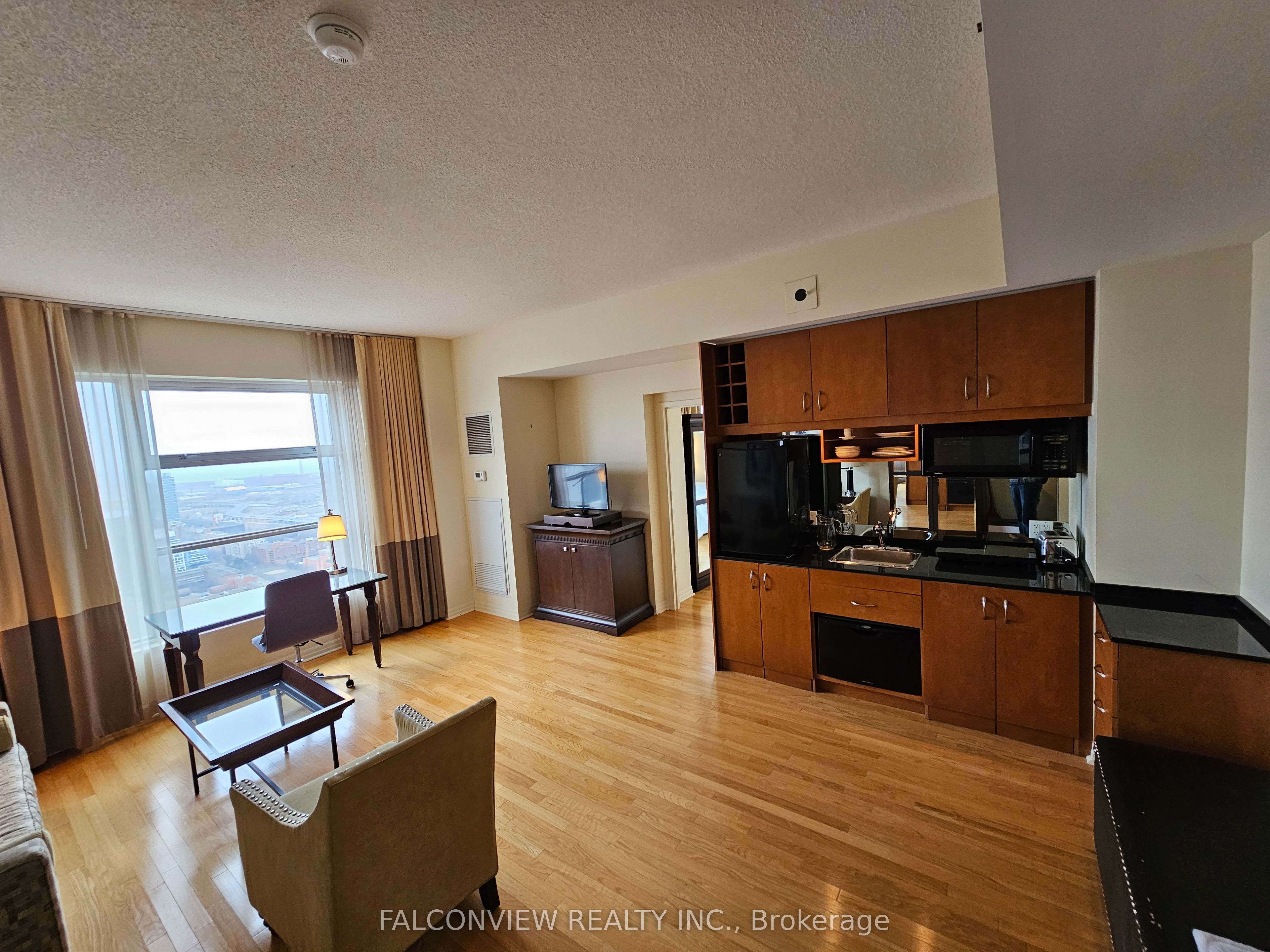 4606-1 King Street W, Toronto, ON, M5H 1A1 photo 3