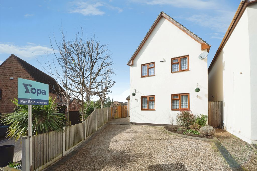3 bed detached house for saleSpinney Close, Rainham RM13
