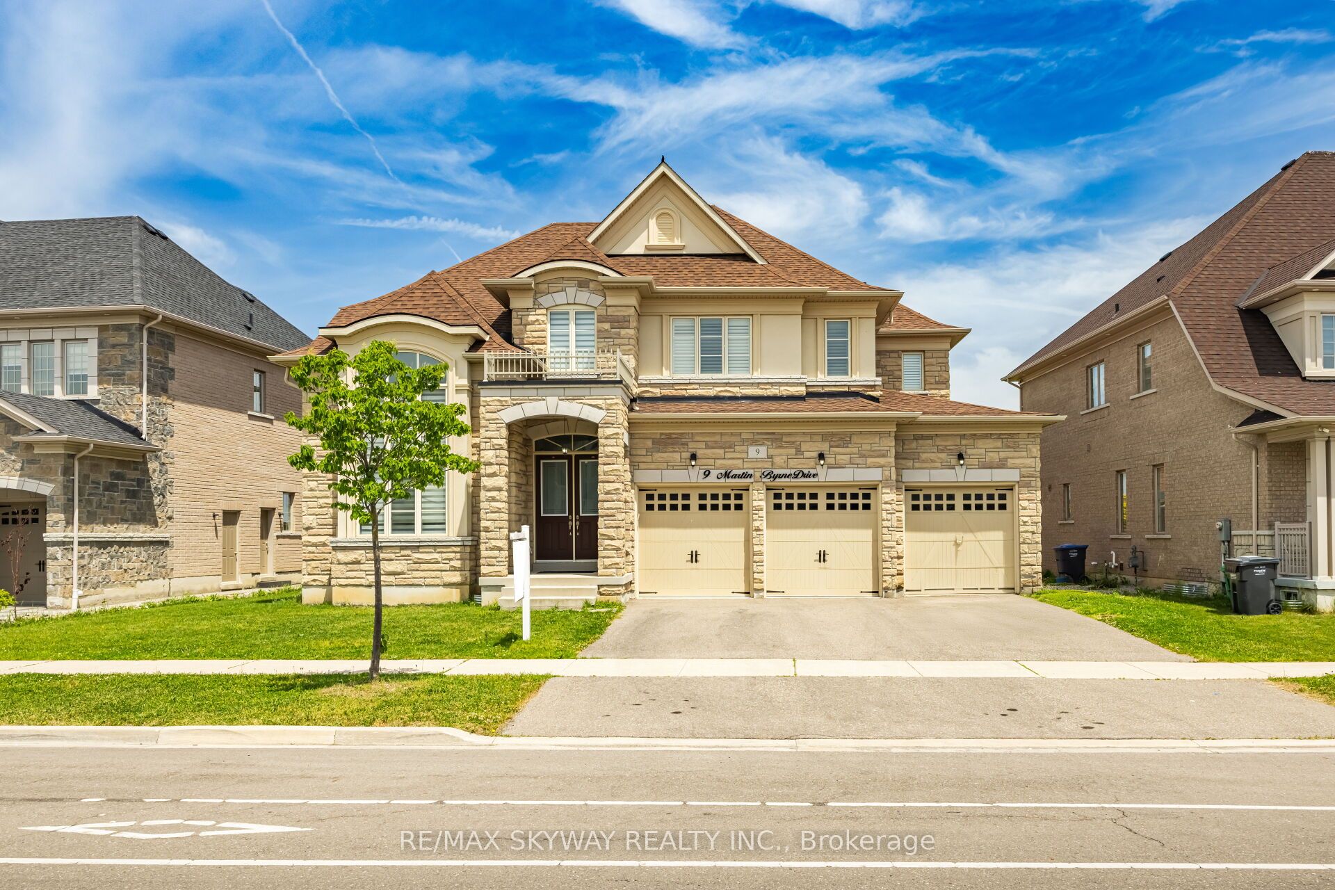 9 Martin Byrne Drive, Brampton, ON, L6P 4L2 photo 2