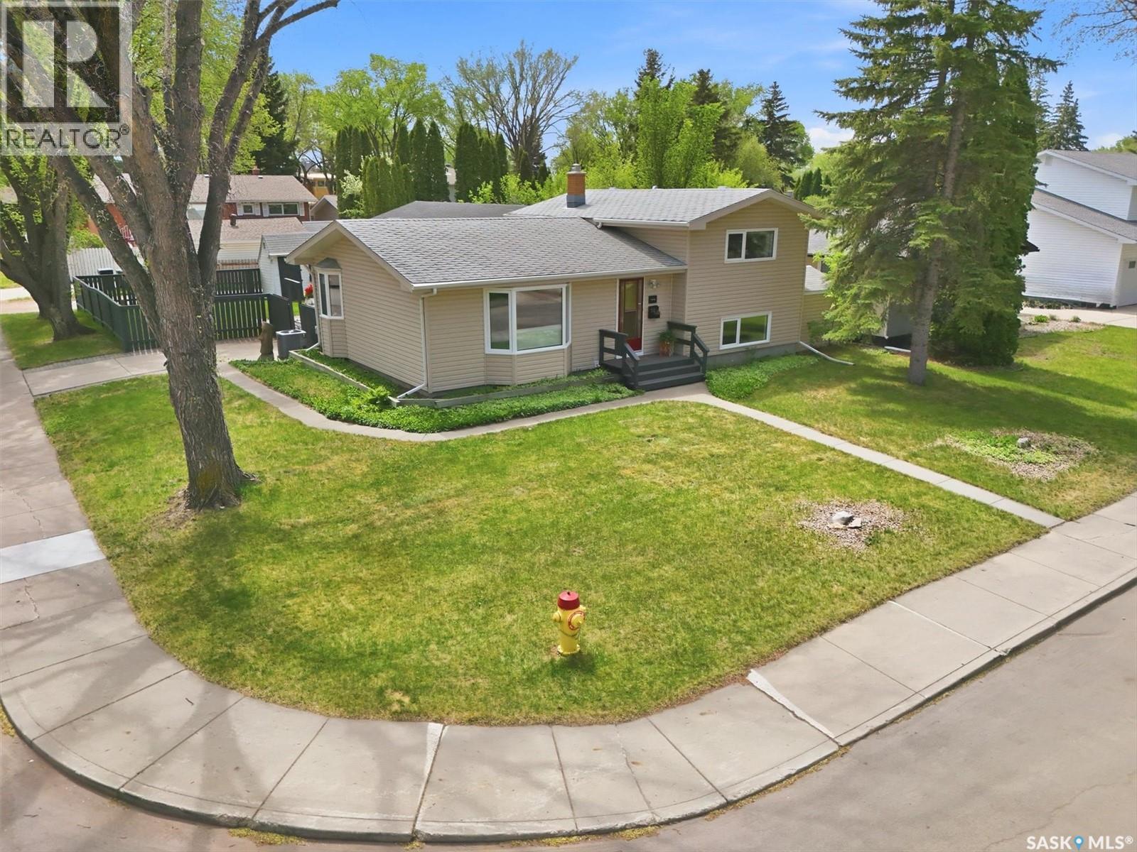 52 Potter Crescent, Saskatoon, SK, S7H3L3 photo 2