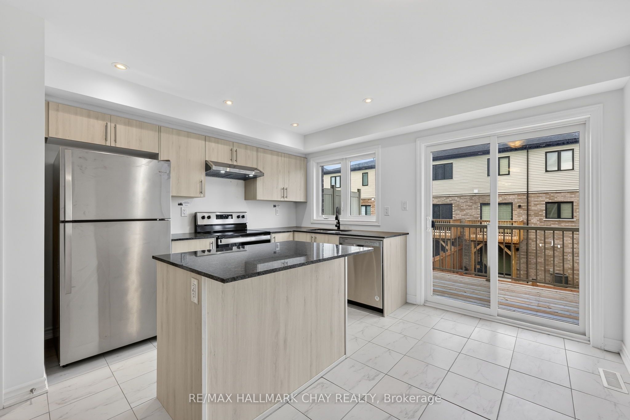 21 Pumpkin Corner Crescent, Barrie, ON, L9J 0T5 photo 5