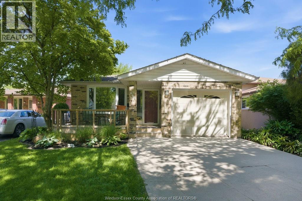 512 Elinor , Windsor, ON, N8P1E4