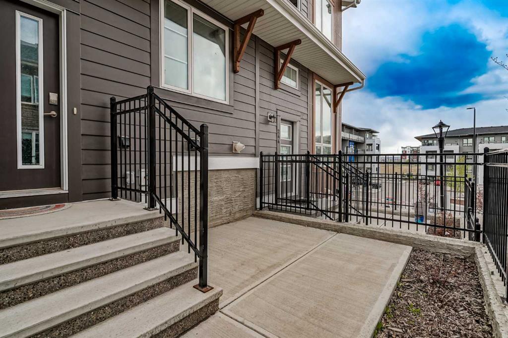 242 Livingston Common NE, Calgary, AB, T3P 1K1 photo 3
