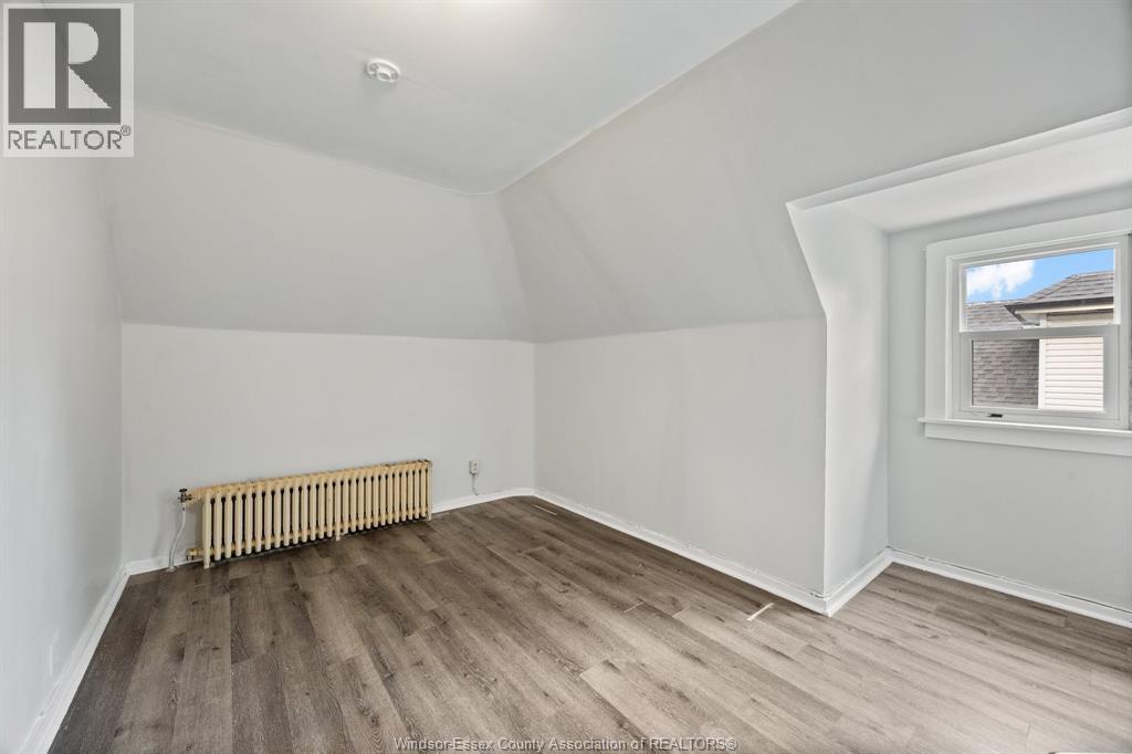374 Campbell , Windsor, ON, N9H2B3 photo 2