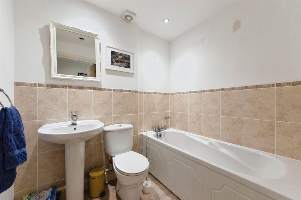 Additional image 4 of 2 bed flat for saleEvesham Road, Redditch, Worcestershire B97