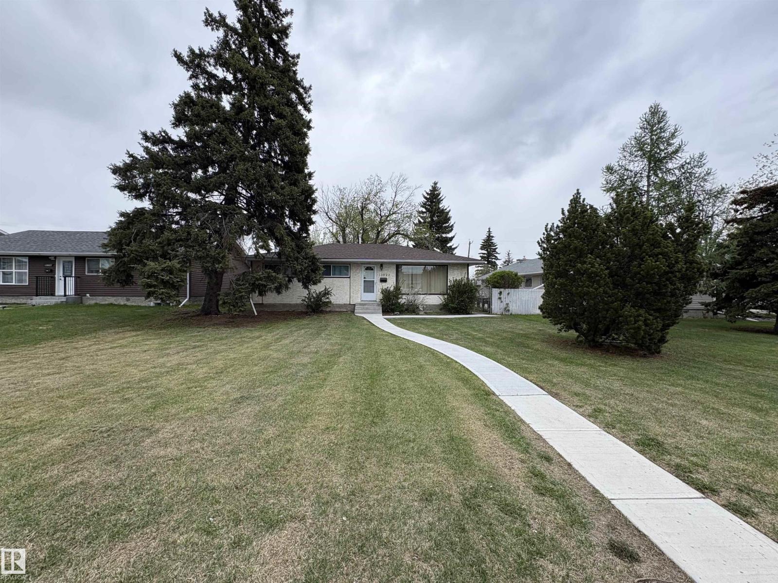 13023 90 Street NW, Edmonton, AB, T5E3M4