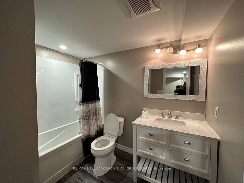 33 Camelot Square, Barrie, ON, L4M 0C3 photo 4