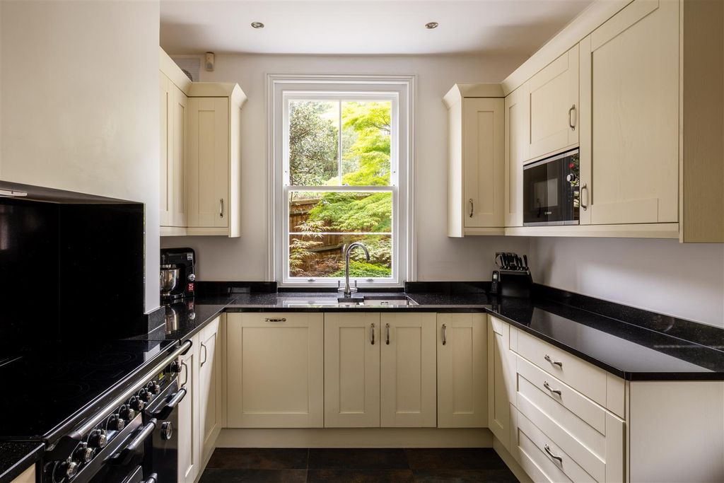 Additional image 10 of 4 bed detached house for saleDevon Crescent, Redhill RH1