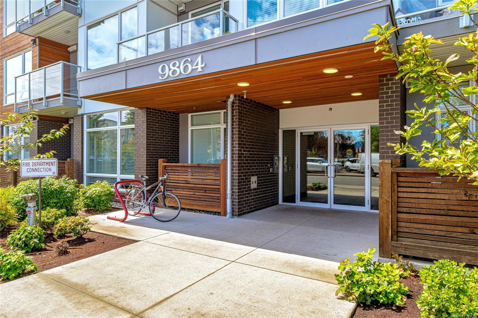 #103-9864 Fourth Street, Sidney, BC, V8L 2Z4 photo 2