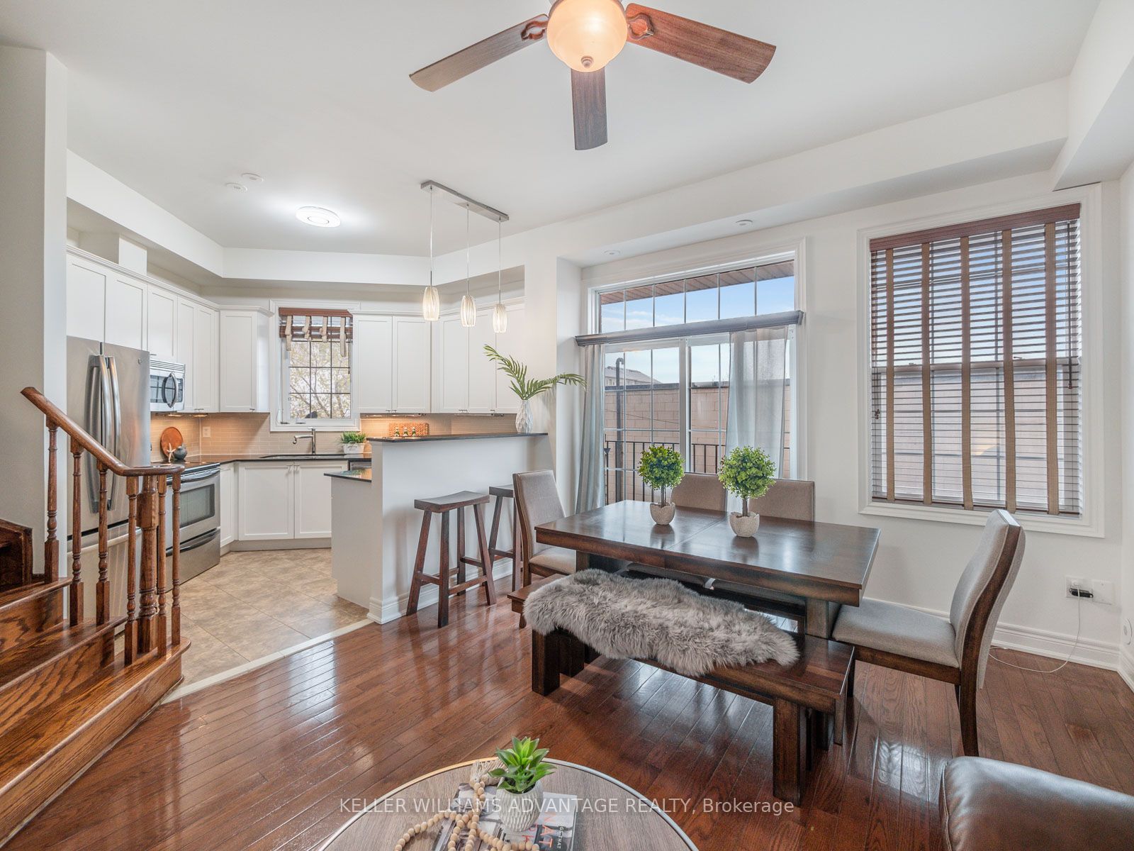 34 Fairhead Mews, Toronto, ON, M4E 3Y4 photo 3