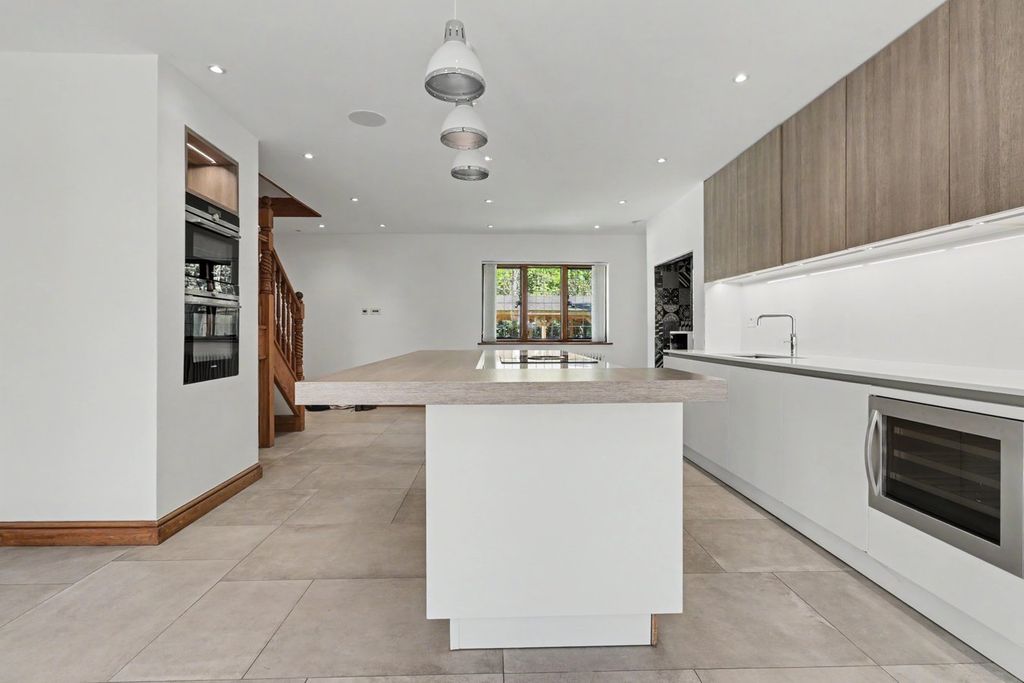 Additional image 7 of 5 bed detached house for saleShopland Hall Road, Rochford SS4