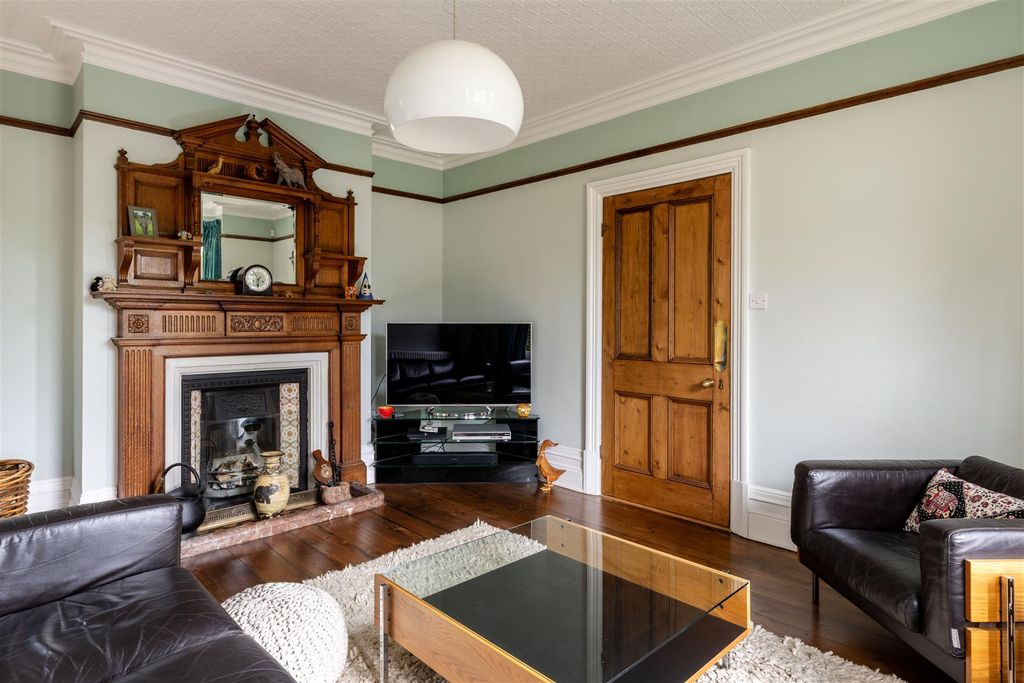 Additional image 5 of 4 bed detached house for saleDevon Crescent, Redhill RH1