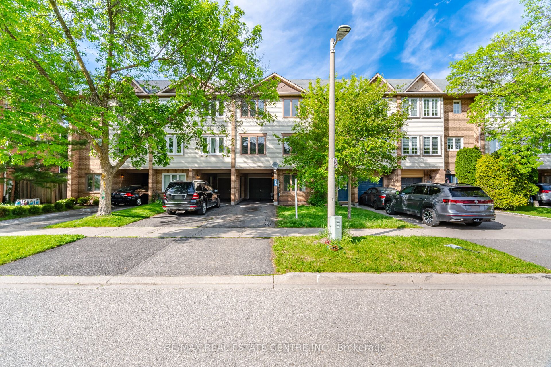 2349 Strawfield Court, Oakville, ON, L6H 6C2